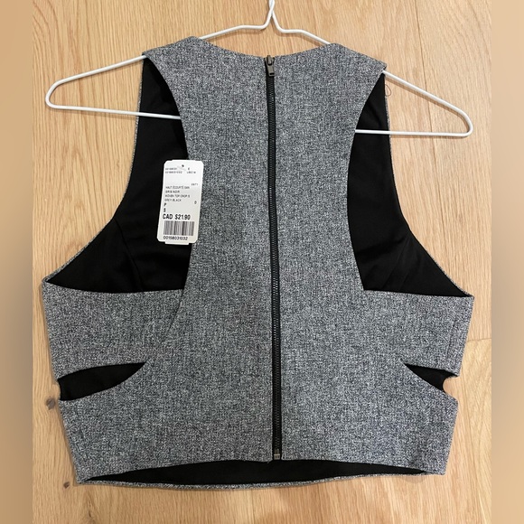 Crop top - Picture 1 of 3